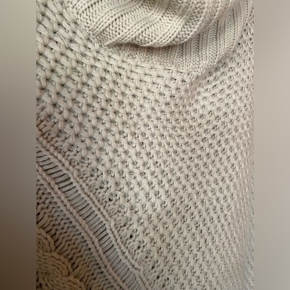 Cozy Sweater Poncho Fringe Fall Style Jacket Good Pre-Loved Condition Leisure - Picture 5 of 8